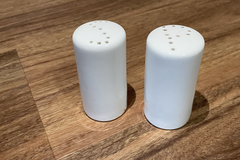 Selling: Maxwell and Williams Salt and Pepper Shakers 