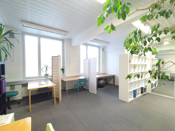 Renting out: Työpöytäpaikka vapaana Vallilassa