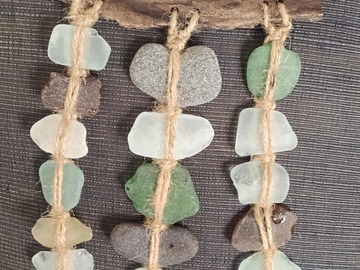  : suncatcher with 3 strands made on a piece of bark and sea glass