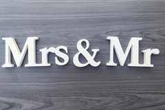 Myydään (Yksityinen): Mr&Mrs-pöytäkoristeet