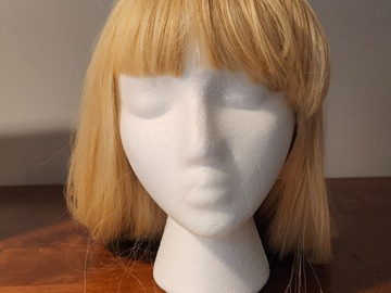 Selling with online payment: Long blonde wig w/ bangs