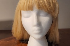 Selling with online payment: Long blonde wig w/ bangs
