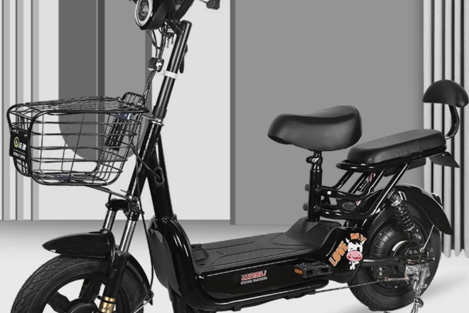 Lot of 10 electric scooter . Mixed colors 