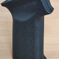 Виробники: Рукоятка пістолетна Magpul на AK