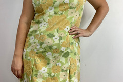 Selling: Pretty Vintage Day Dress in Earthy Greens