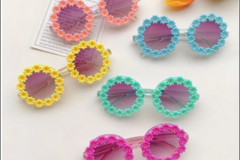 Comprar ahora: 40 Pcs Cute Daisy Flower Frame Kids Sunglasses