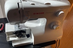 Selling with online payment: Singer tradition sewing machine 