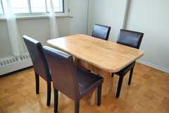 Individual Seller: Pure wooden 4 seater dining table with 4 faux leather chairs
