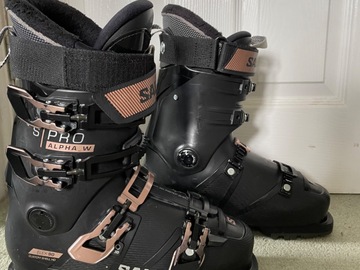 Winter sports: Salomon s-pro alpha ski boots, size 25/25.5
