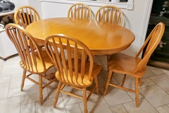 Individual Seller: Dining table with six dining chairs 