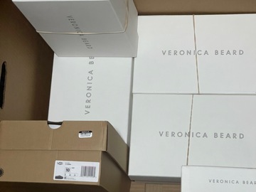 Comprar ahora: Veronica Beard HANNALEE SUEDE CLOG SANDAL Desert/Ugg