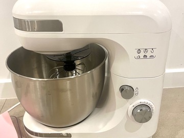 Renting out with online payment: Mix Master & Piping Set