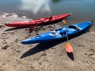 Renting out with online payment: 2 Kayaks for adventure on the in Mooloolaba river!