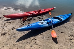 Renting out with online payment: 2 Kayaks for adventure on the in Mooloolaba river!