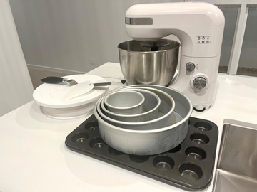 Renting out with online payment: Cake baking set