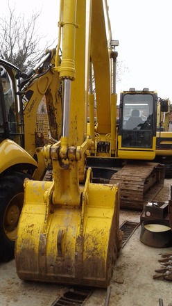 EXCAVADORA SOBRE ORUGAS KOMATSU PC200 LC