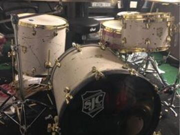 Selling with online payment: SJC Custom 4-Piece Drum Set w/ cases