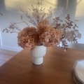 Selling: 10 x cream/white vases 