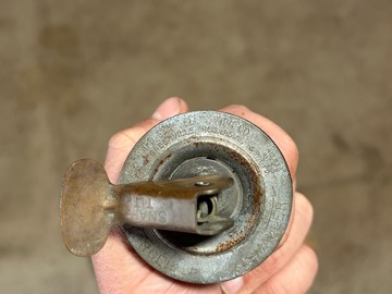 Airplane Parts : Piper larger ADJUSTABLE gas cap MOELLER MFG CO