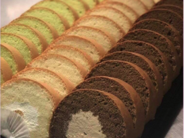 Selling: Swiss Roll Cake (Extras)