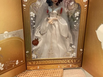 Selling with online payment: Limited Edition Snow White Doll