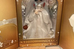 Selling with online payment: Limited Edition Snow White Doll