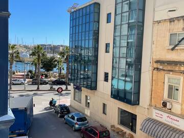 Rooms for rent: Room w/ Ocean view in Gzira (available in April)