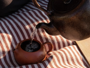 Selling: Tea leaf, coffee cup, wine dregs, mark, reading 