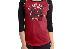 Comprar ahora: (90) NBA Long Sleeve Shirts Assorted Team Logo $ 3,150.00