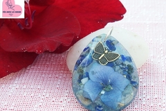 Vente au détail: pendentif orgonite 'fleur bleue, papillon"