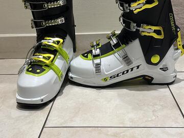 Winter sports: Scott cosmos 3 men's ski touring boots. Size 8 
