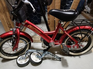 Selling: Children's bicycle 