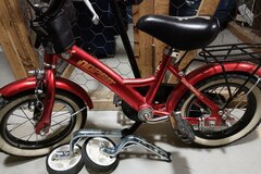 Selling: Children's bicycle 
