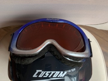 Winter sports: Helmet and goggles 