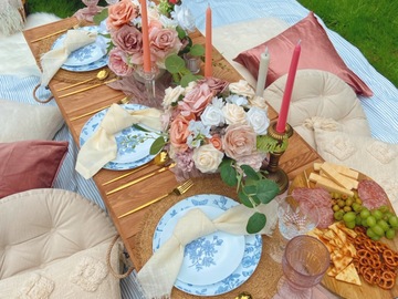 Offering with non-refundable deposit : Be Here Now Luxe Picnic & Table Styling 