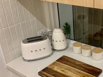 Renting out with online payment: SMEG White Kettle & Toaster