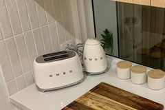Renting out with online payment: SMEG White Kettle & Toaster