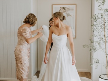 Selling: Idora Bridal 