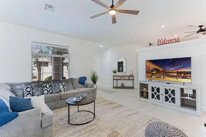Sunset Paradise | Pool | BBQ | Smart TV | Sleeps10