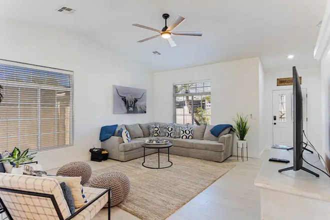 Sunset Paradise | Pool | BBQ | Smart TV | Sleeps10