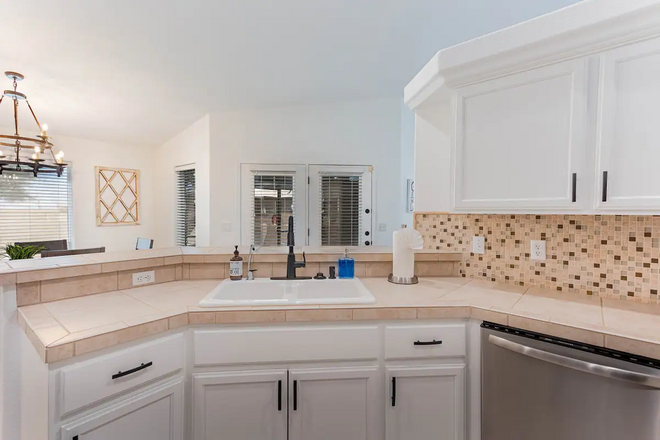 Sunset Paradise | Pool | BBQ | Smart TV | Sleeps10