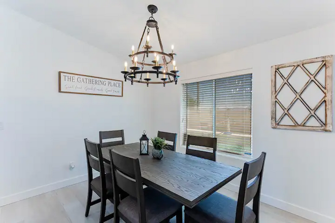Sunset Paradise | Pool | BBQ | Smart TV | Sleeps10