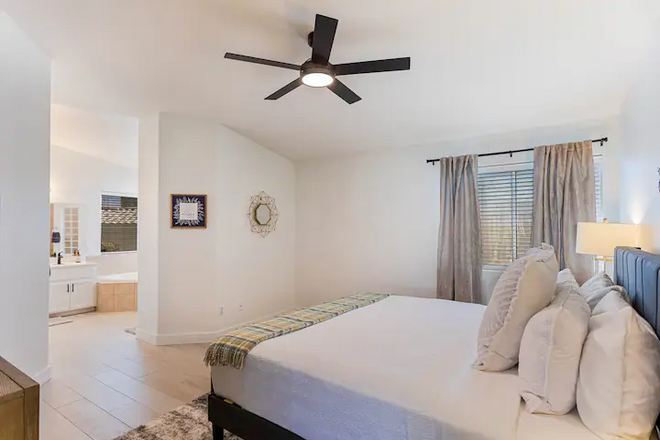 Sunset Paradise | Pool | BBQ | Smart TV | Sleeps10