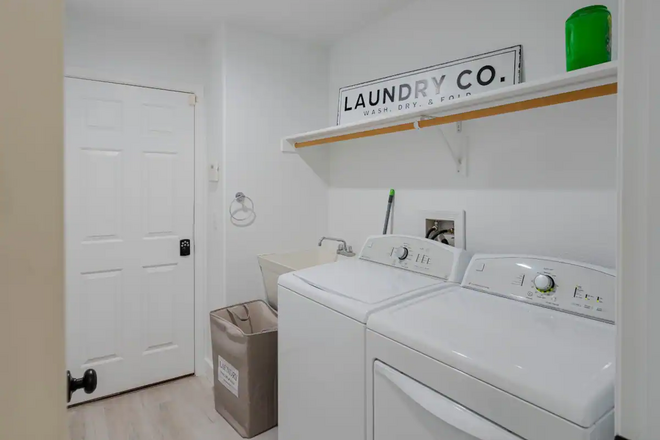 Sunset Paradise | Pool | BBQ | Smart TV | Sleeps10