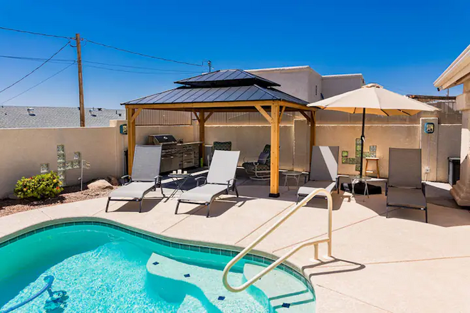 Sunset Paradise | Pool | BBQ | Smart TV | Sleeps10