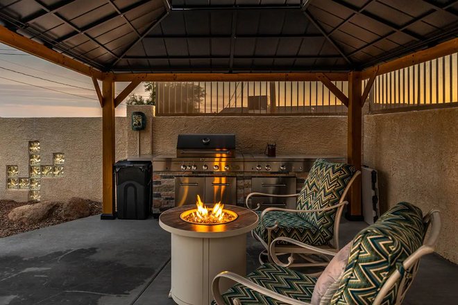 Sunset Paradise | Pool | BBQ | Smart TV | Sleeps10