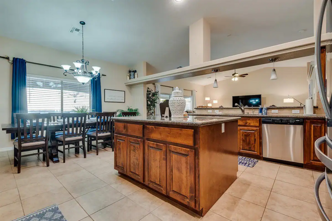 HavaCabana Pool | Spa | Games | Lake View | Garage