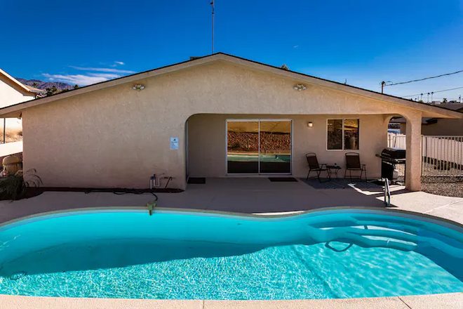 Relax&Unwind | Pool | Nintendo | Horseshoe | Cozy