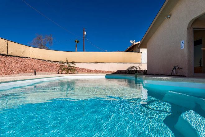 Relax&Unwind | Pool | Nintendo | Horseshoe | Cozy