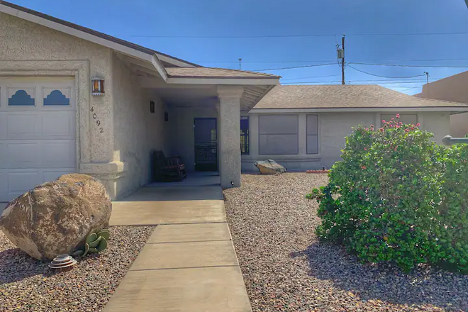 Desert Backdrop | Trail Access | Pets | Fire pit